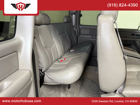 Used 2004 Chevrolet Silverado 2500 LT w/ Heavy-Duty Power Package image 54