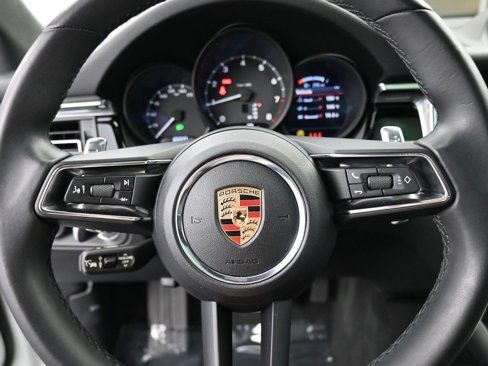 Certified 2025 Porsche Macan image 28