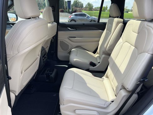 New 2025 Jeep Grand Cherokee L Limited image 11