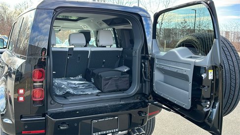 New 2025 Land Rover Defender 110 X-Dynamic SE image 28
