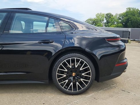 New 2025 Porsche Panamera 4 image 7