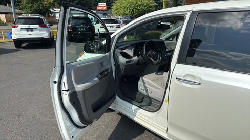 Used 2015 Toyota Sienna XLE Premium image 7
