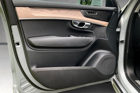 Certified 2025 Volvo XC90 B6 Plus w/ Protection Package Premier image 17
