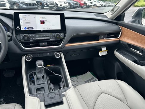 Used 2025 Toyota Grand Highlander FWD image 18
