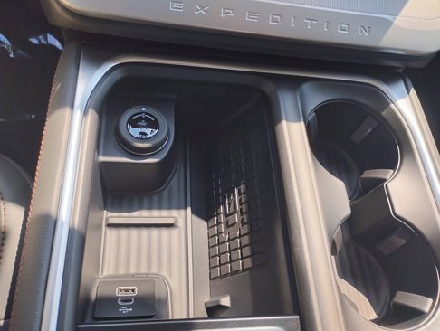New 2025 Ford Expedition Active image 17