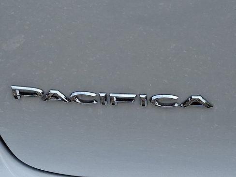New 2026 Chrysler Pacifica Select image 15