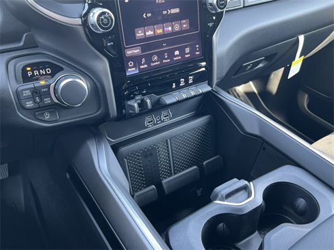 New 2026 RAM 1500 4x4 Crew Cab image 29