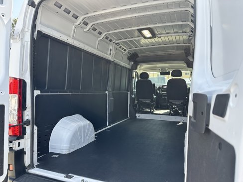 Used 2024 RAM ProMaster 2500 w/ Convenience Group image 8