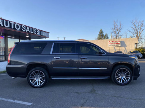 Used 2015 Cadillac Escalade ESV Luxury image 2