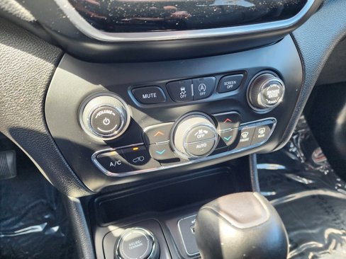 Used 2019 Jeep Cherokee Limited image 26