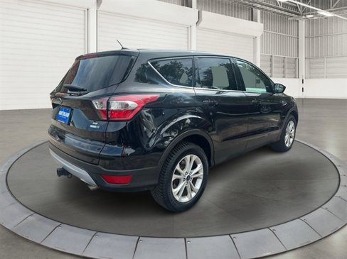 Used 2017 Ford Escape SE image 5
