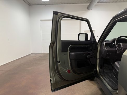 Used 2024 Land Rover Defender 90 X-Dynamic SE image 53