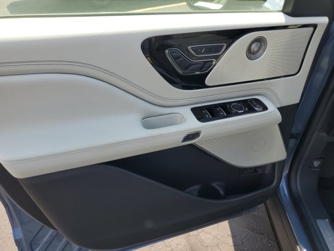 New 2025 Lincoln Aviator Black Label w/ Jet Appearance Package image 8