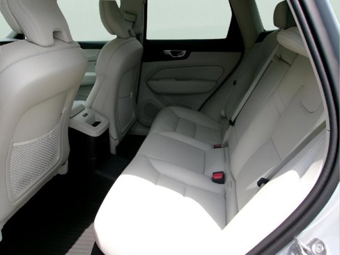 Used 2025 Volvo XC60 T8 Plus w/ Protection Package Premier image 9