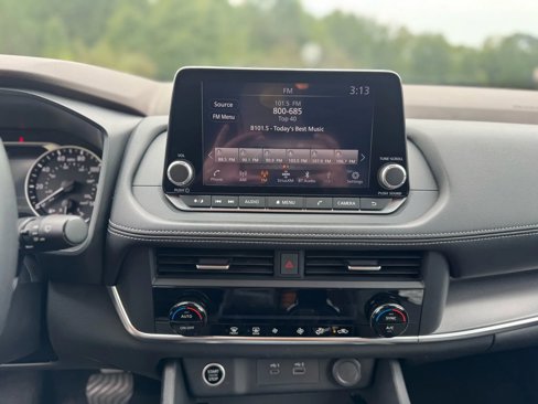 Used 2023 Nissan Rogue SV image 17