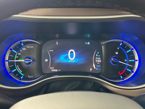 Used 2017 Chrysler Pacifica Premium image 50