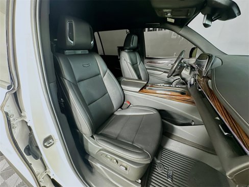 Used 2022 Cadillac Escalade ESV Luxury w/ LPO, Illumination Package image 29