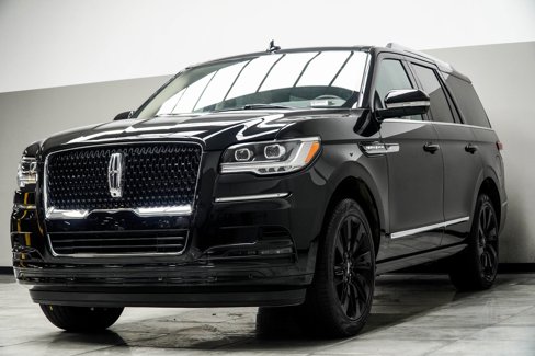 Used 2024 Lincoln Navigator Reserve w/ Monochromatic Package image 8