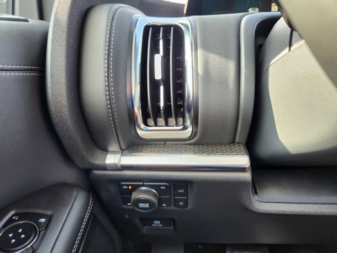 New 2025 Ford Expedition Platinum image 16