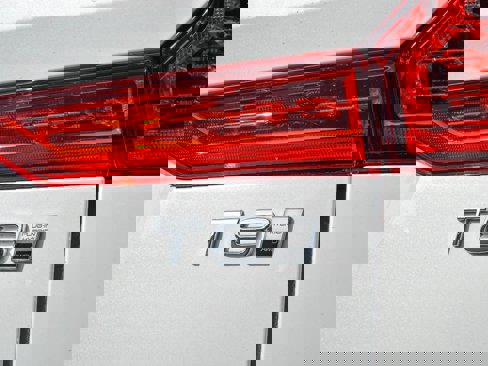 Certified 2025 Volvo XC60 T8 Plus w/ Protection Package Premier image 30