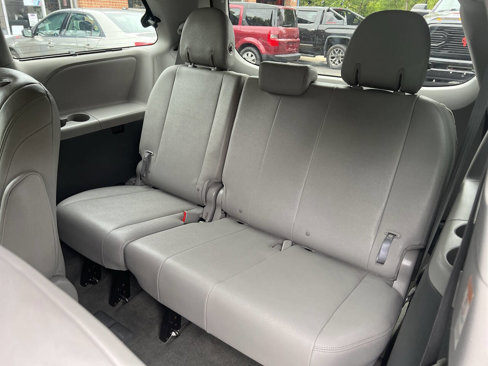 Used 2015 Toyota Sienna XLE Premium image 15