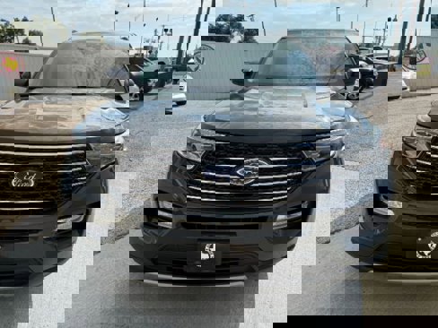 Used 2022 Ford Explorer XLT w/ Equipment Group 202A image 6