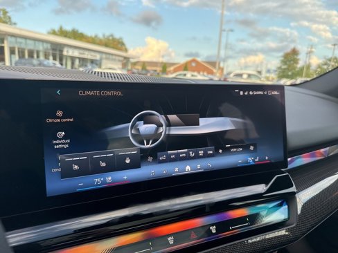 New 2026 BMW 550e xDrive image 17