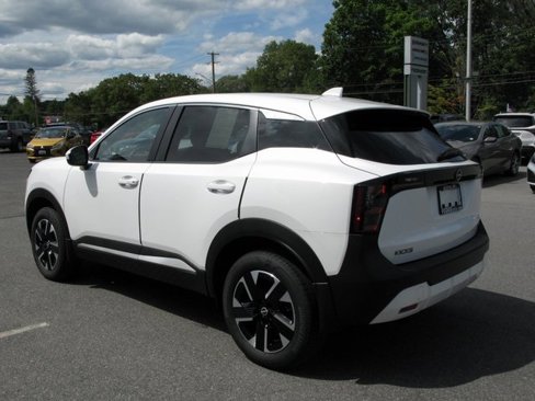 Used 2025 Nissan Kicks SV image 8