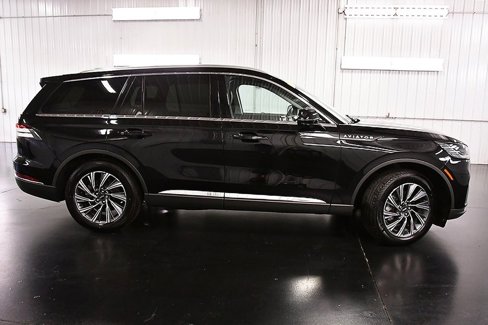 Used 2025 Lincoln Aviator AWD image 8