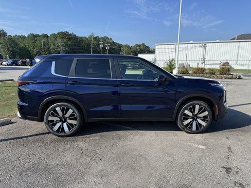 New 2025 Mitsubishi Outlander SE image 10