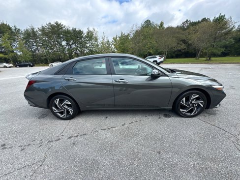 Used 2025 Hyundai Elantra Sport image 4