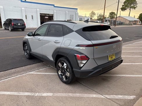 Used 2025 Hyundai Kona SEL image 4