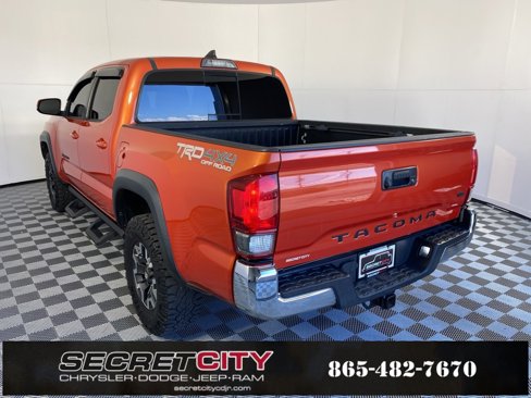 Used 2017 Toyota Tacoma TRD Off-Road w/ Tow Package (A/T) image 5