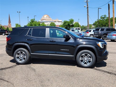 Used 2026 GMC Terrain Elevation image 2