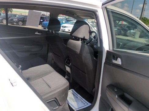 Used 2022 Kia Sportage LX image 16
