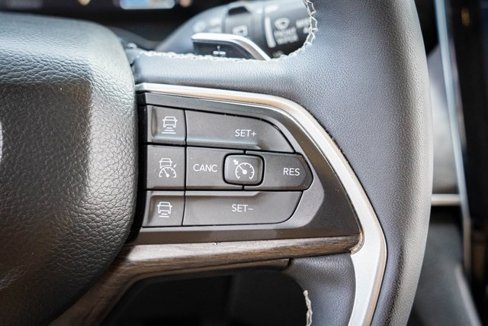 Used 2023 Jeep Grand Cherokee L Limited image 19
