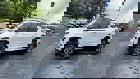 New 2026 Chevrolet Traverse LT w/ Driver Confidence Package image 4