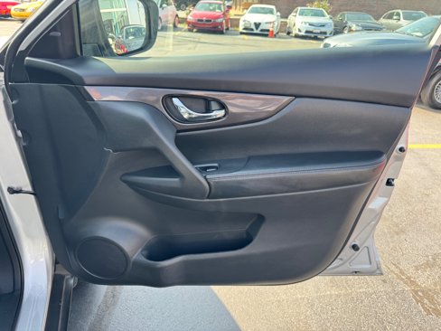 Used 2019 Nissan Rogue SV image 30