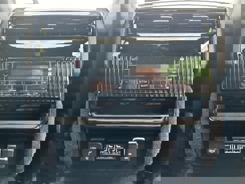 New 2024 Jeep Wagoneer L 4WD w/ Premium Group I image 29
