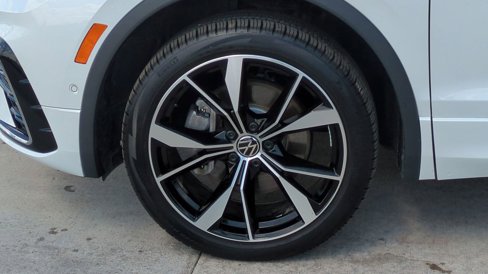 Used 2024 Volkswagen Tiguan SEL R-Line image 13