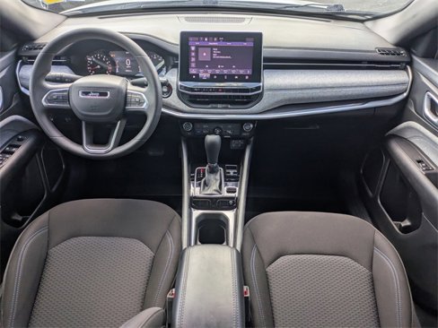 Used 2023 Jeep Compass Sport image 15