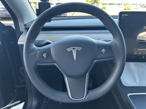 Used 2022 Tesla Model Y Long Range image 4
