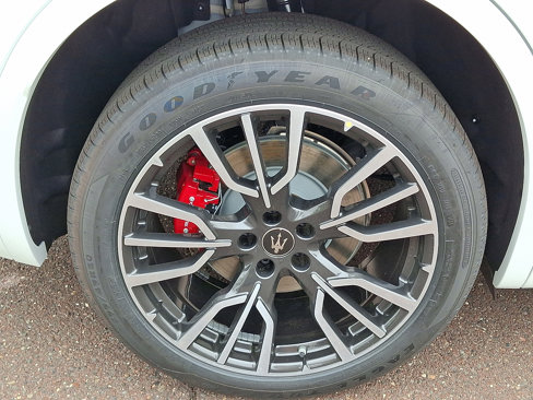 New 2025 Maserati Grecale GT image 5
