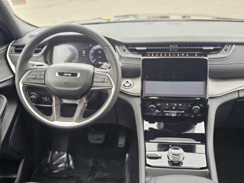New 2025 Jeep Grand Cherokee Limited w/ Luxury Tech Group II image 2