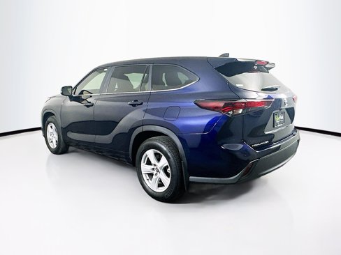 Used 2025 Toyota Highlander LE image 5
