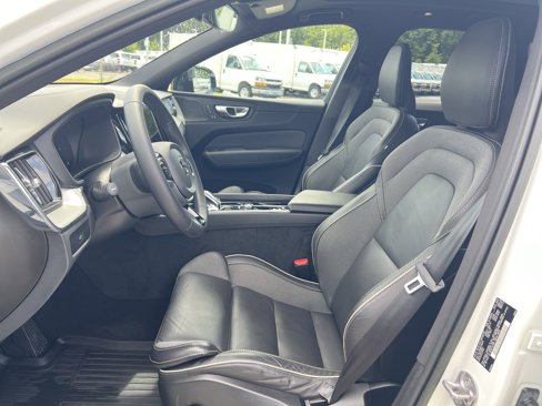 Used 2023 Volvo XC60 B5 Ultimate w/ Climate Package image 16