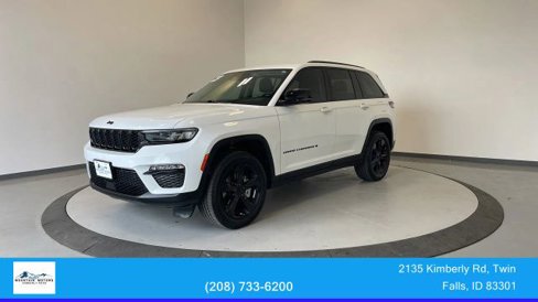 Used 2023 Jeep Grand Cherokee Limited w/ Black Appearance Package image 3