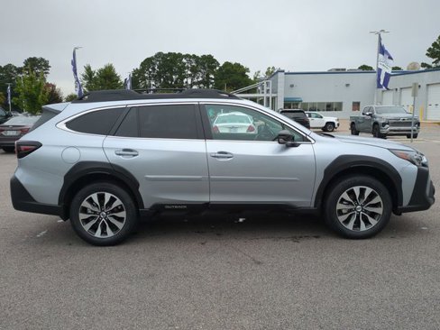 New 2025 Subaru Outback Limited image 2