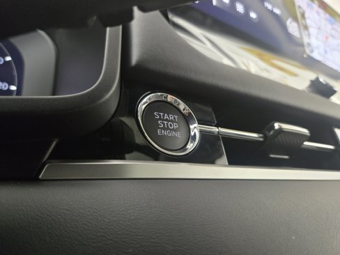 New 2025 Mitsubishi Outlander SE image 26