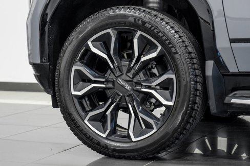 Used 2024 GMC Sierra EV Denali image 58